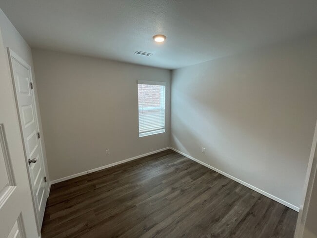 Building Photo - *Pre-leasing* Three Bedroom | Two Bath Hom...