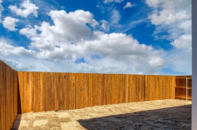 Building Photo - AVAILABLE NOW! GORGEOUS 3 BEDROOM DUPLEX LOCATED IN MIDLOTHIAN ISD!