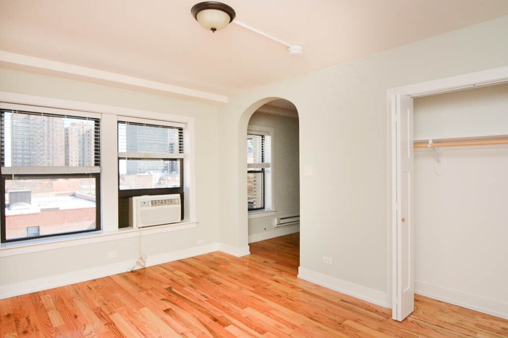 Building Photo - 562 W Arlington