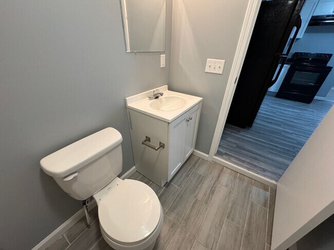 Building Photo - 1129-1131 S Sheffield Avenue