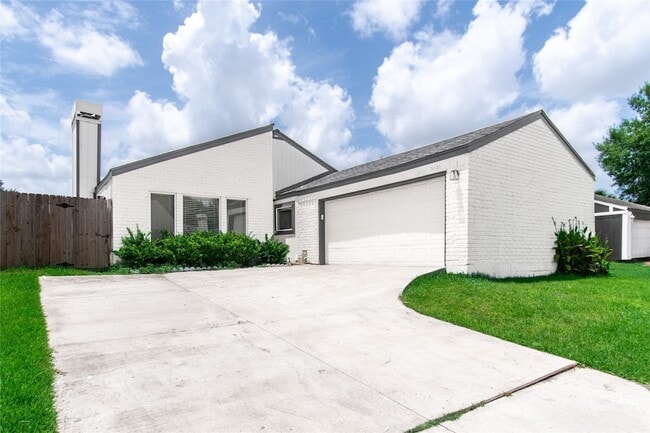 Building Photo - 6423 Coachwood Dr