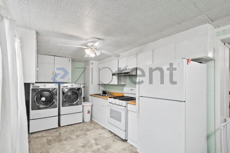 Building Photo - 1337 Acacia St