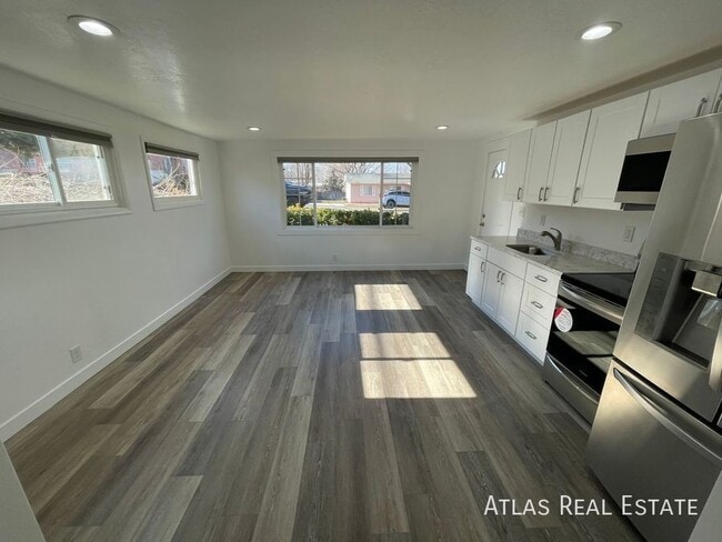 Building Photo - 6915 Brookhill Dr E