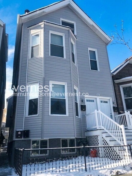 Building Photo - 3040 N Southport Ave