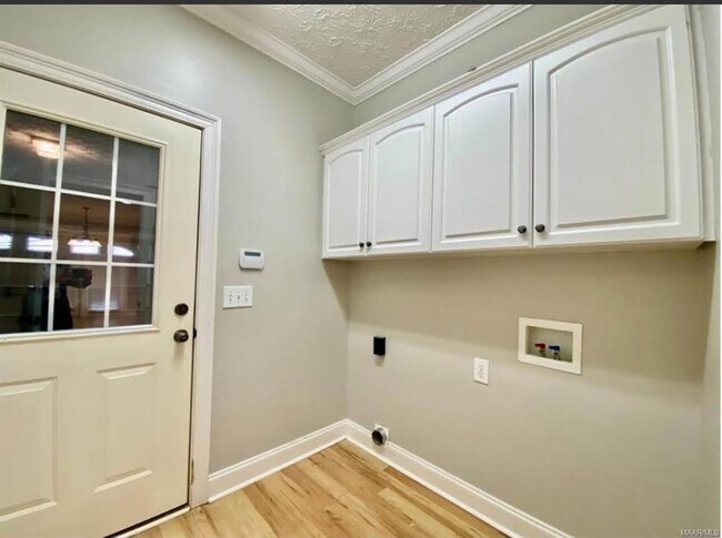 Building Photo - 100 Brittany Dr S
