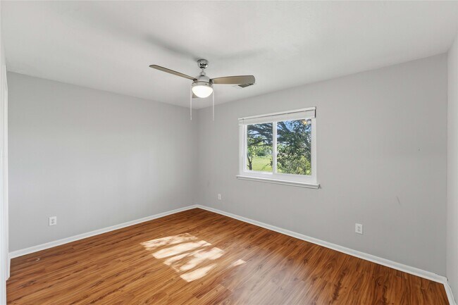 Building Photo - 3111 Glenwood Dr