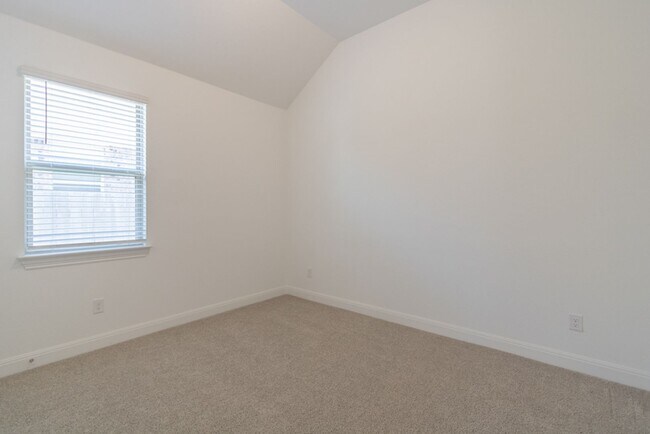 Building Photo - 124 Shagbark Trl