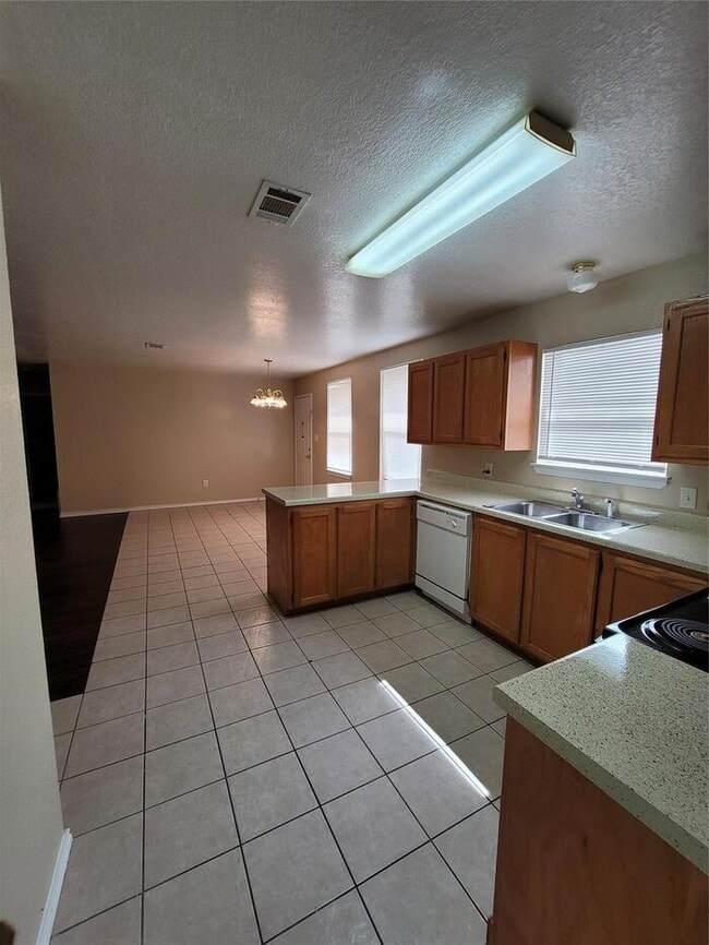 Building Photo - Spacious 3-2-2 in Granbury ...Coming soon.
