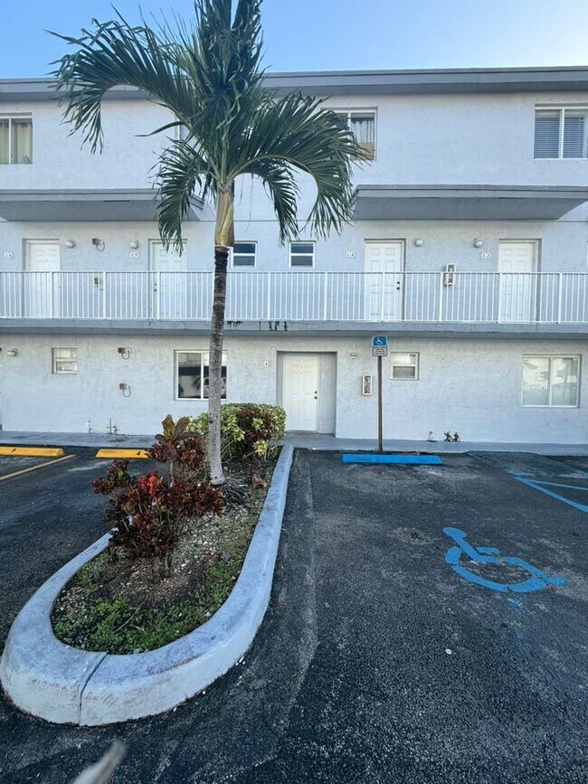 Primary Photo - 8027 NW 8th St