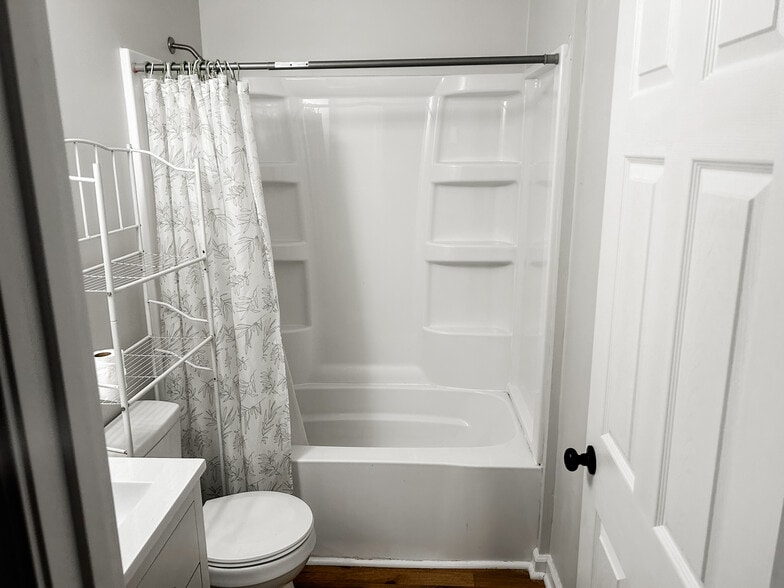 Building Photo - 3021 Wahl St