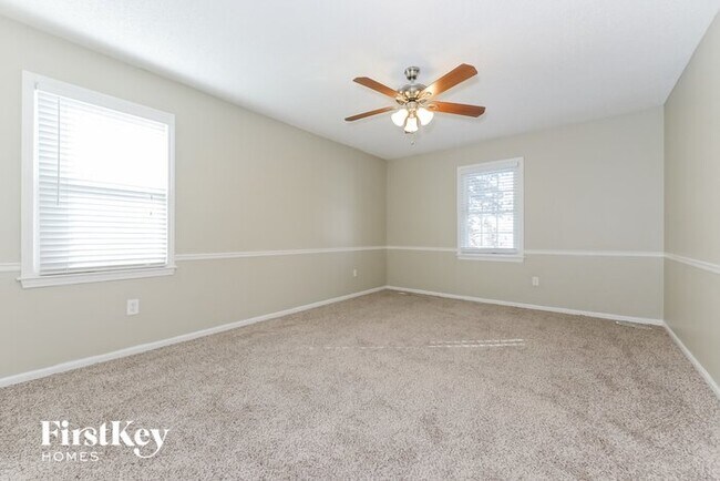 Building Photo - 1613 E Frontier Ln