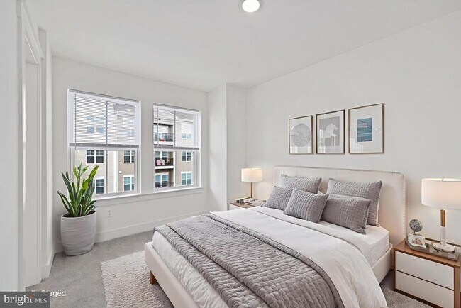 Building Photo - 9117 Crk Btm Ln