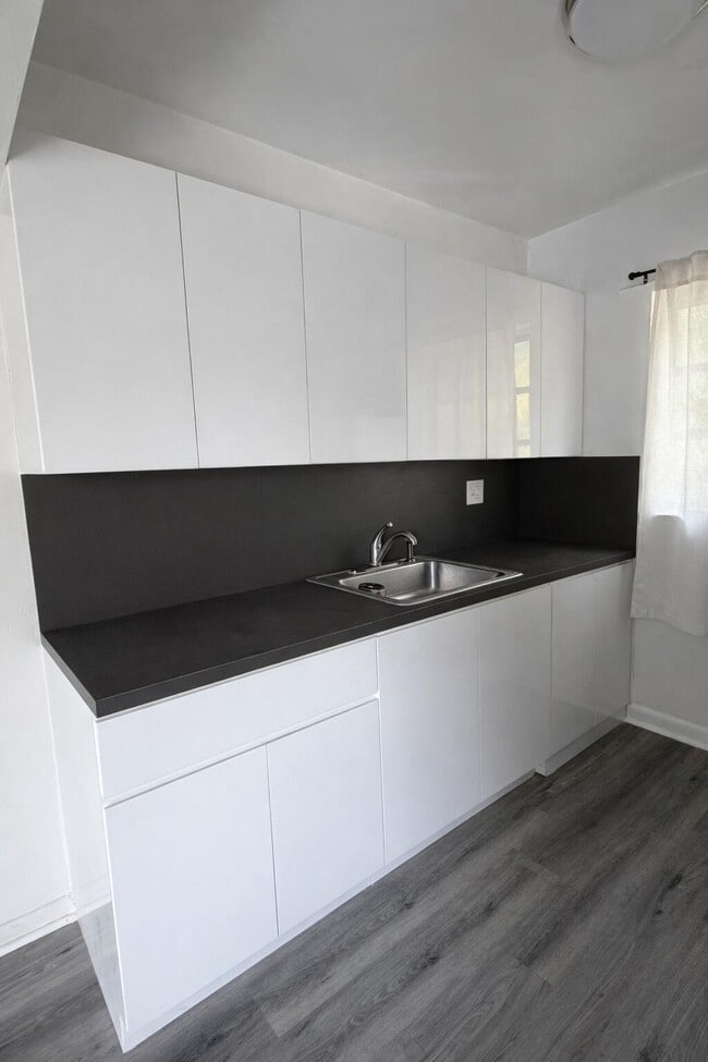 Building Photo - 1500 S 20th Ave