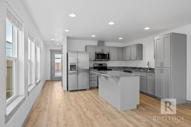 Building Photo - 3/2.5 Bedroom Townhome