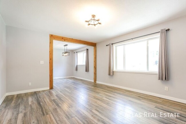 Building Photo - Charming 3-Bedroom Rental with Spacious Ba...