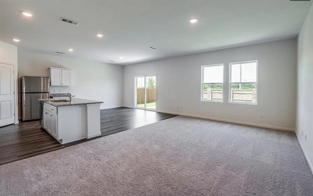 Building Photo - 165 Bradford Dr