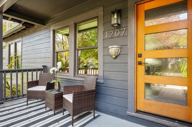 Building Photo - 1207 Romeria Dr