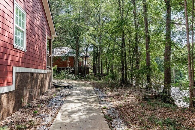 Building Photo - 205 Third Street