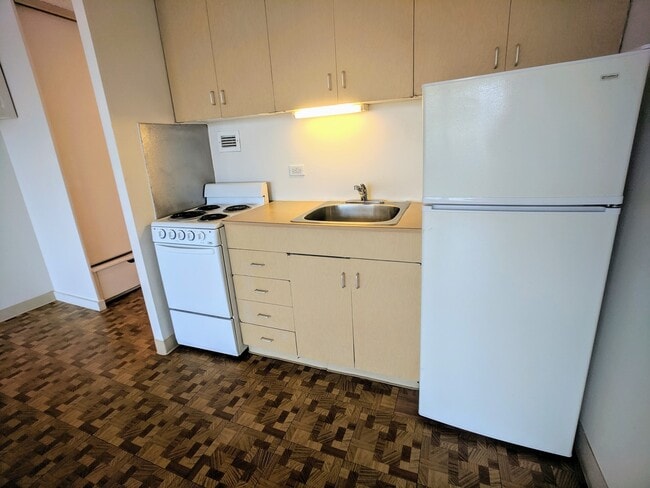 Building Photo - Spacious partly furnished Studio with electric/water utilities and no parking at Pacific Grand