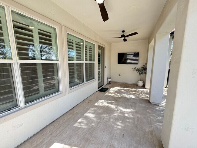 Building Photo - Southern Highlands Gem | 3 Bed, 2.5 Bath w...