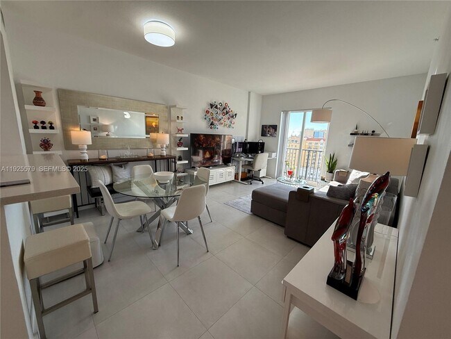 Building Photo - 10 Aragon Ave