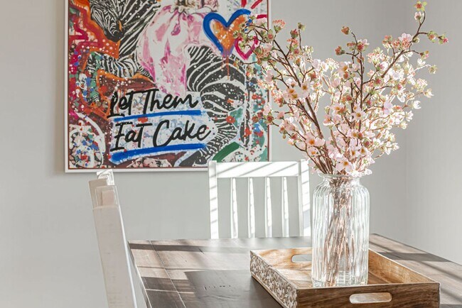 Building Photo - Fully Furnished Townhome – Utilities & WiFi Included!