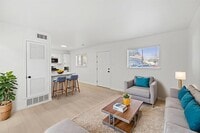 Building Photo - 806 E 13th St