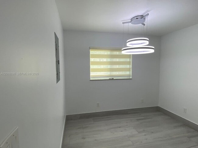 Building Photo - 403 SW 89th Pl