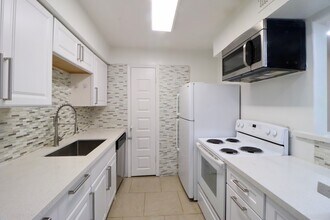 Building Photo - 5929 Queensloch Dr