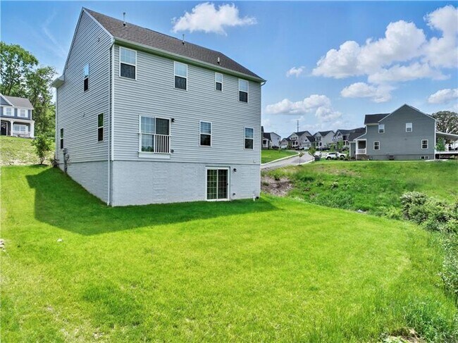 Building Photo - 6 Dana Dr