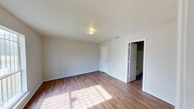 Building Photo - 2703 Kool Ave