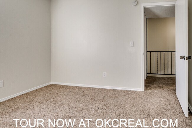 Building Photo - 1223 Lakecrest Dr