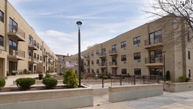 Building Photo - 44 Hilton Ave