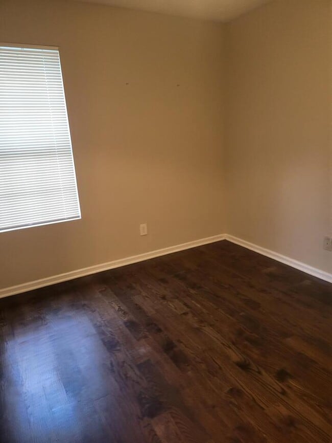 Building Photo - 4 bedroom Townhouse in Monroe