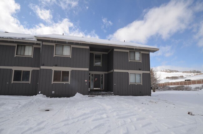 Building Photo - Dillon Valley East Condo! Great Natural Light!