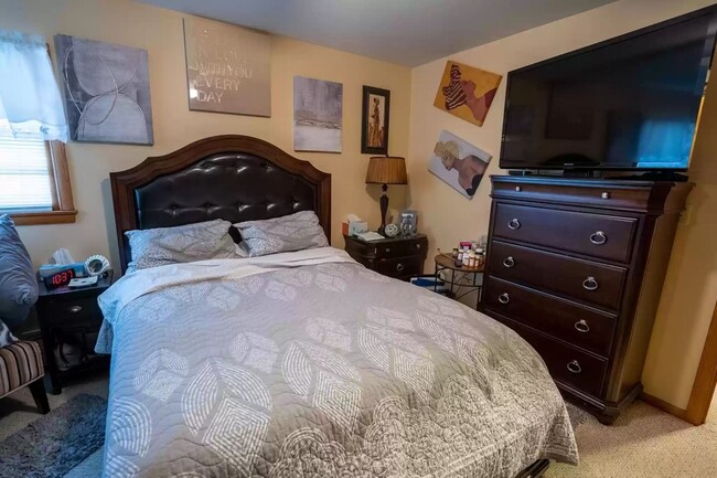 Building Photo - Most utilities INCLUDED!! 3 Bedroom 2 Bath Duplex Richfield Available May 1 2026