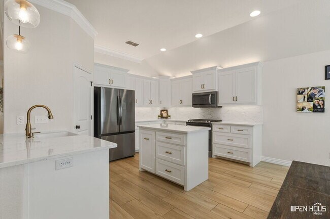 Building Photo - 5211 McSally Dr