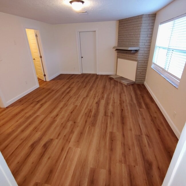 Building Photo - 2230 Grove St S