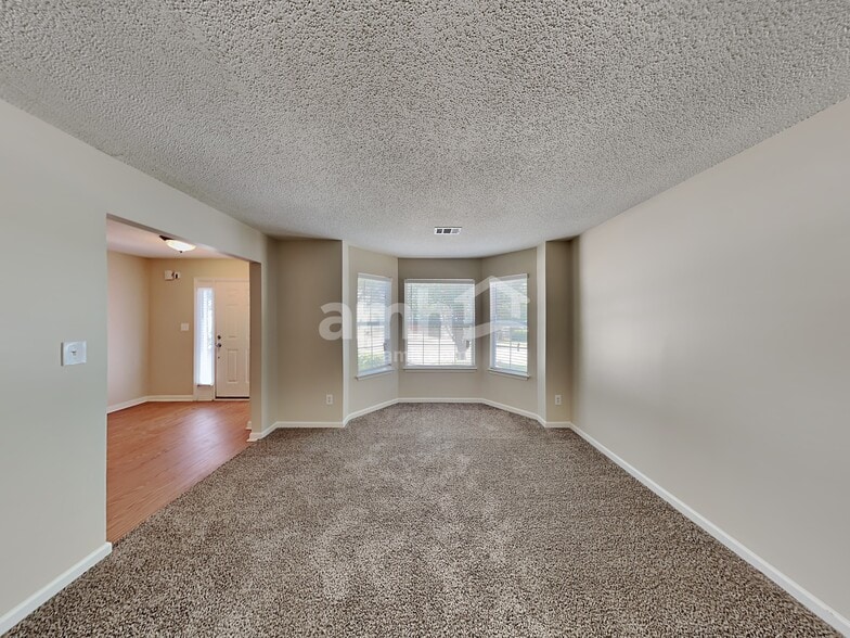 Building Photo - 3094 Lonetree Point