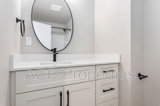 Building Photo - 2205 DeJong Dr