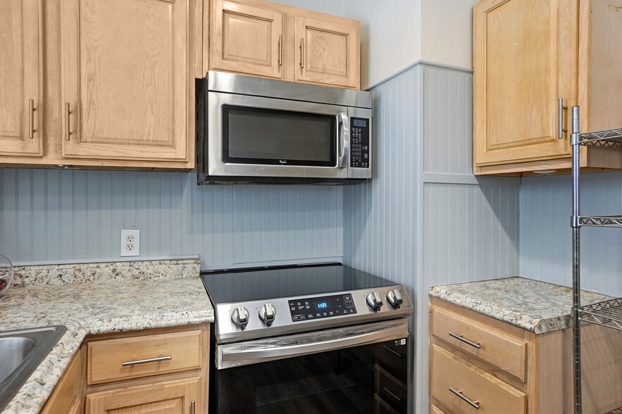 Building Photo - 1120 Piedmont Rd