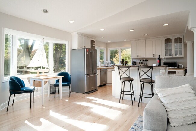 Building Photo - Lake Minnetonka 3-Bedroom Modernized Home ...