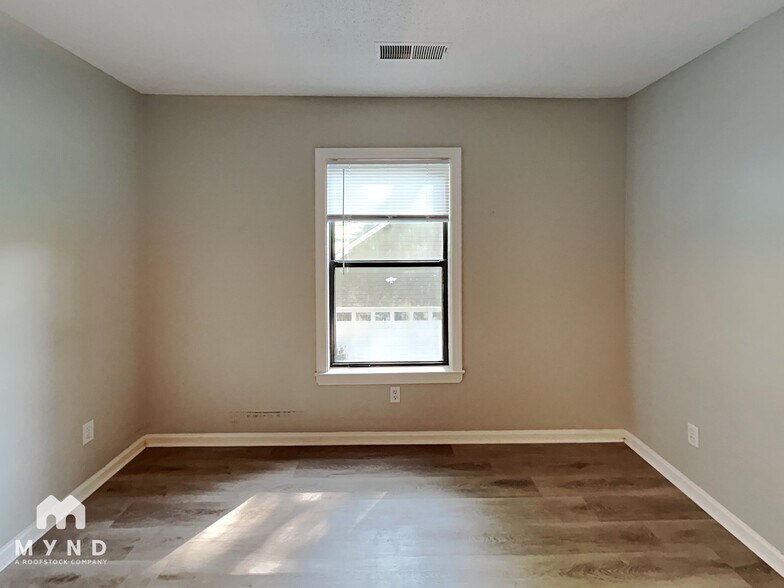 Building Photo - 8233 Trinity Rd