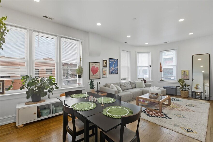 Building Photo - 2350 W Charleston St