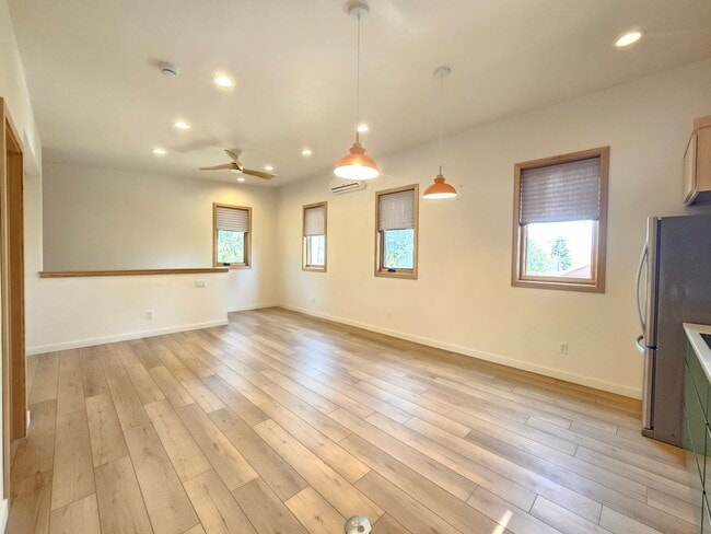 Building Photo - 825 S Montavilla Dr