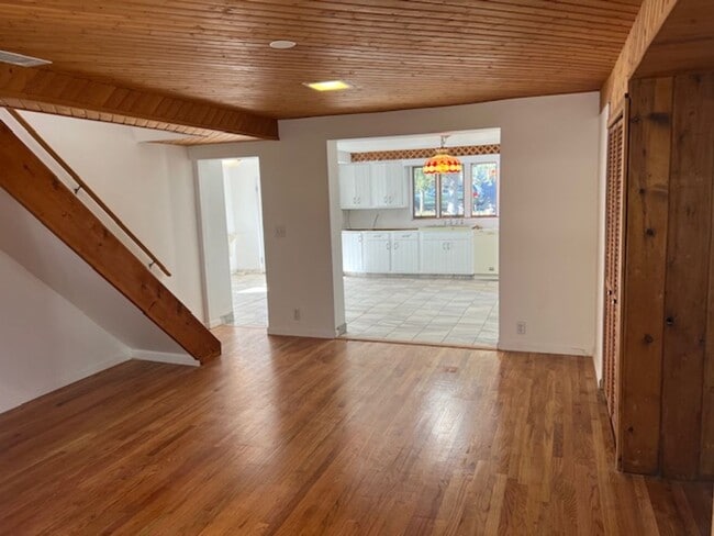 Building Photo - Beautiful Landale 4 Bedroom Single with 2 car garage for rent $3,450/month