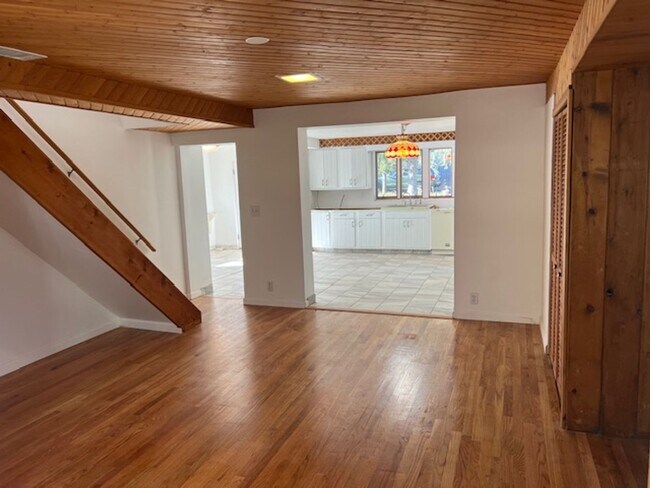 Building Photo - Beautiful Landale 4 Bedroom Single with 2 car garage for rent $3,650/month