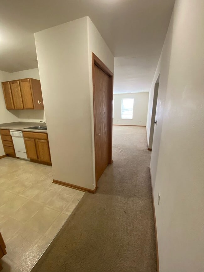 Building Photo - Luxury One-bedroom apartment in downtown S...
