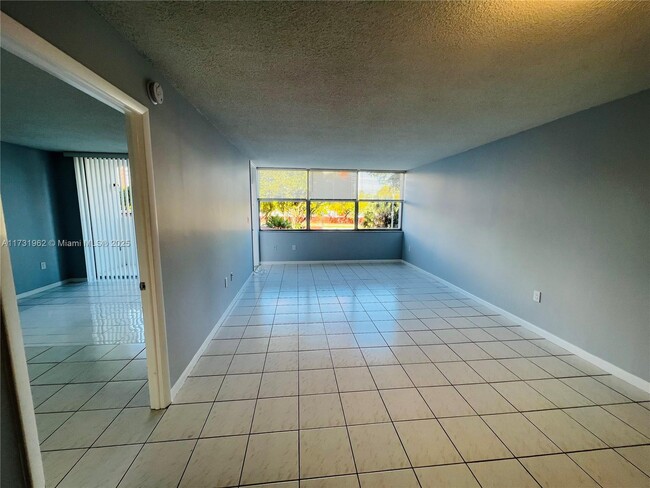 Building Photo - 1300 NE Miami Gardens Dr