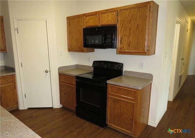 Building Photo - 5801 Lariat Ct